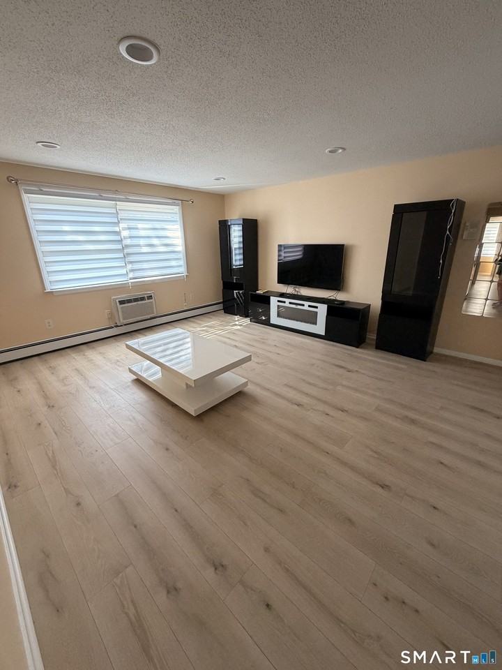 265 Burritt St #105 - Photo 4 of 17