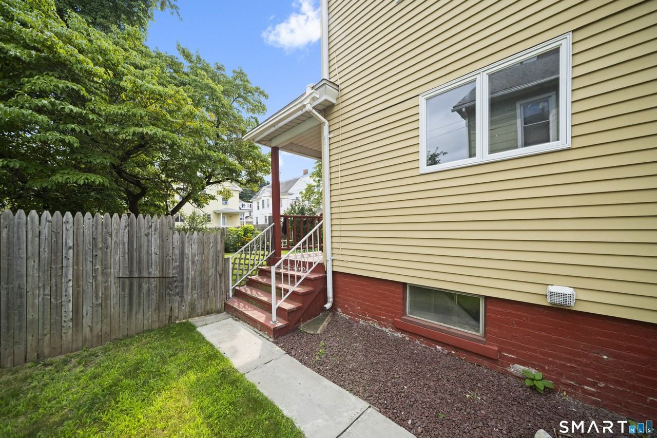 44 Bigelow Ave - Photo 4 of 33