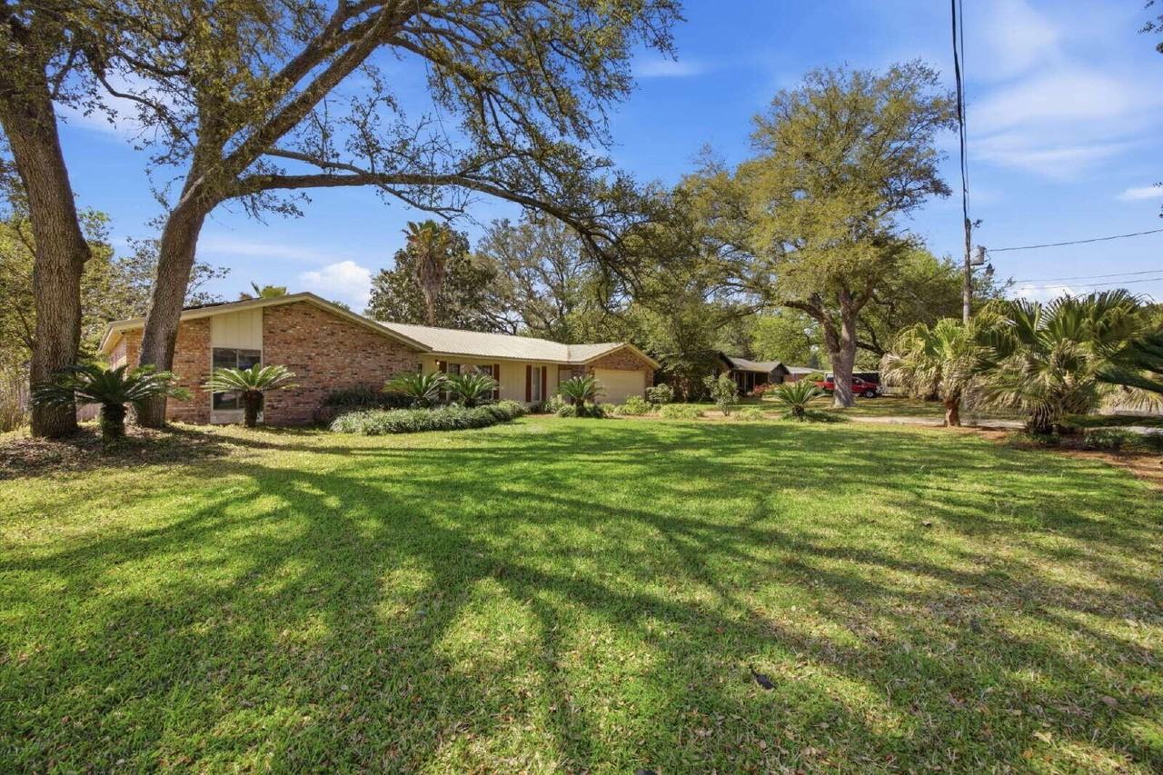157 Country Club Rd - Photo 4 of 50
