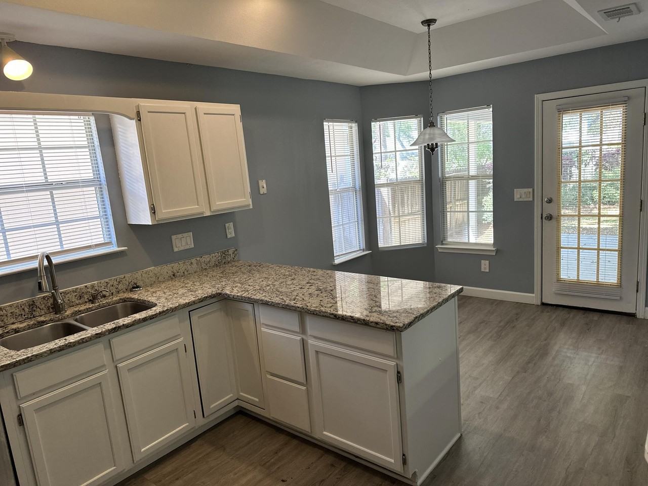 114 Wright Cir - Photo 5 of 17
