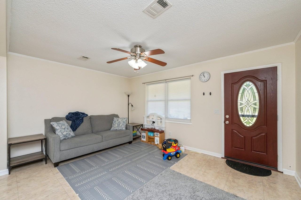 170 Sidney Ave - Photo 4 of 33