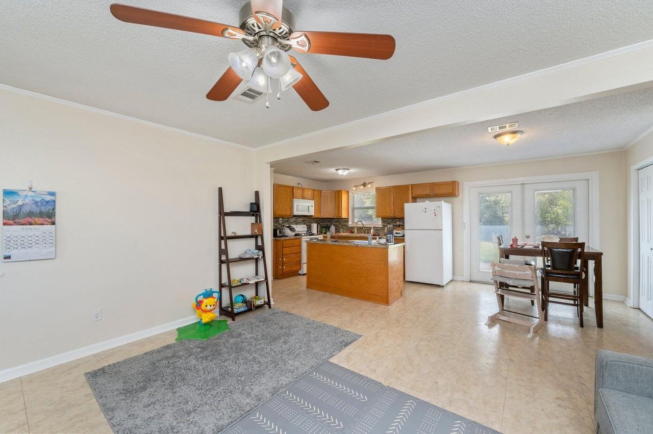 170 Sidney Ave - Photo 6 of 33
