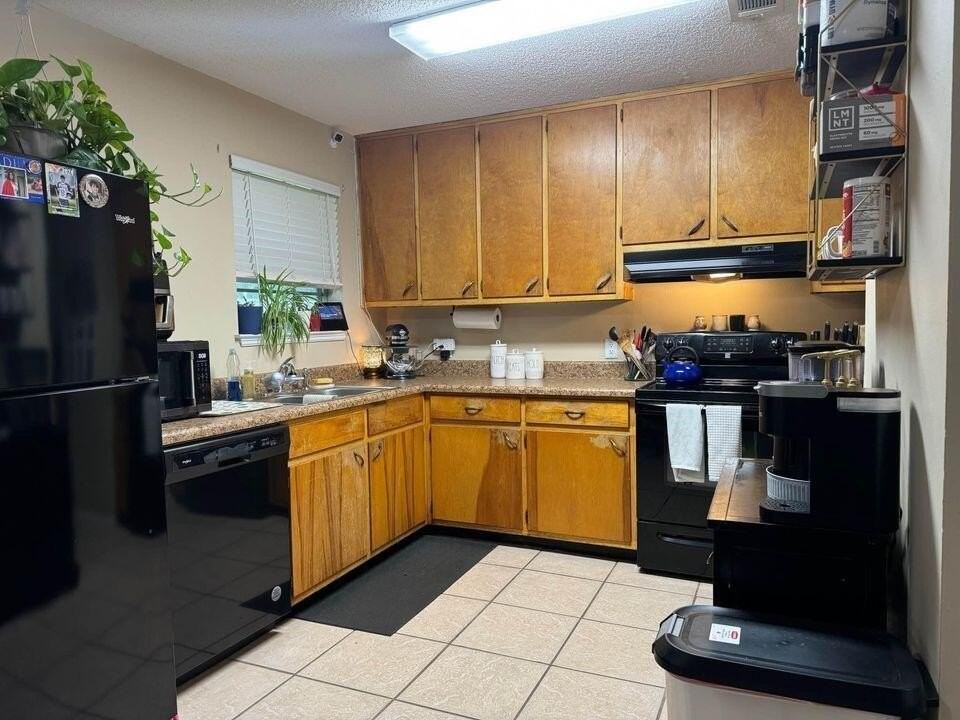 51 Reed Pl Nw - Photo 2 of 9