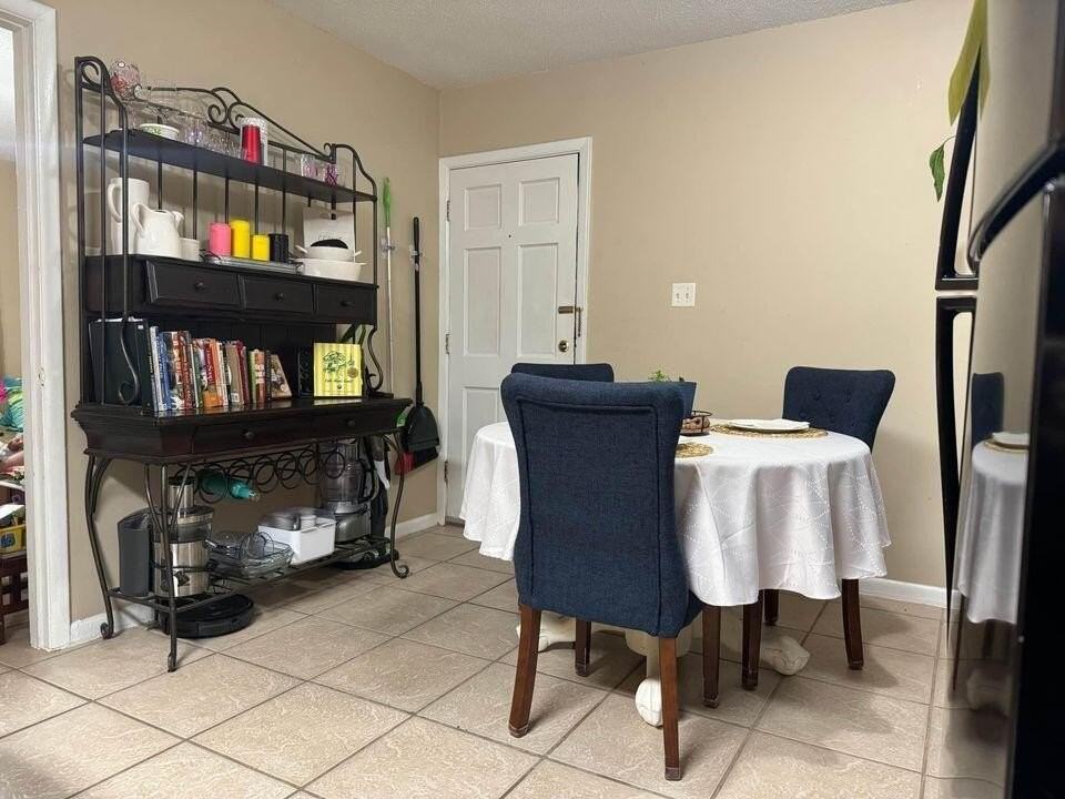 51 Reed Pl Nw - Photo 4 of 9