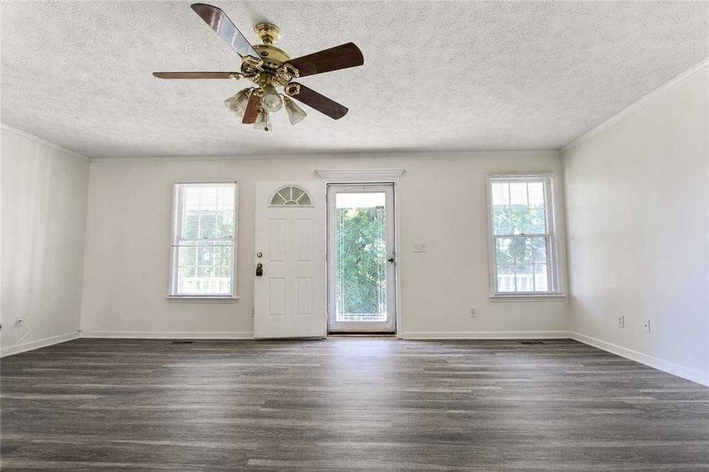 818 Springlake Rd - Photo 4 of 50