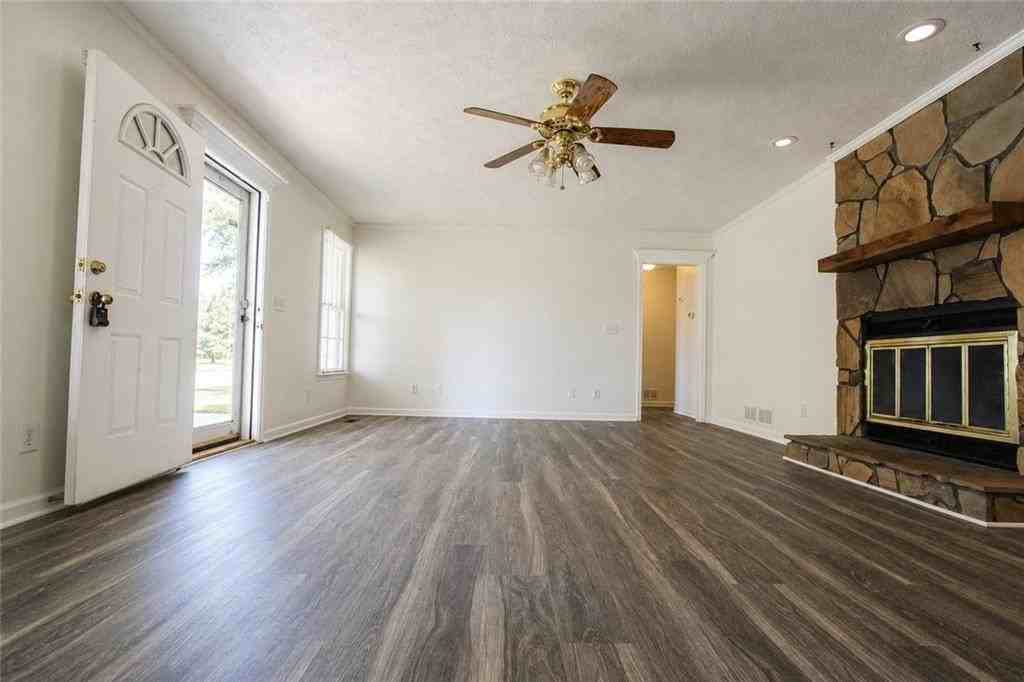 818 Springlake Rd - Photo 5 of 50