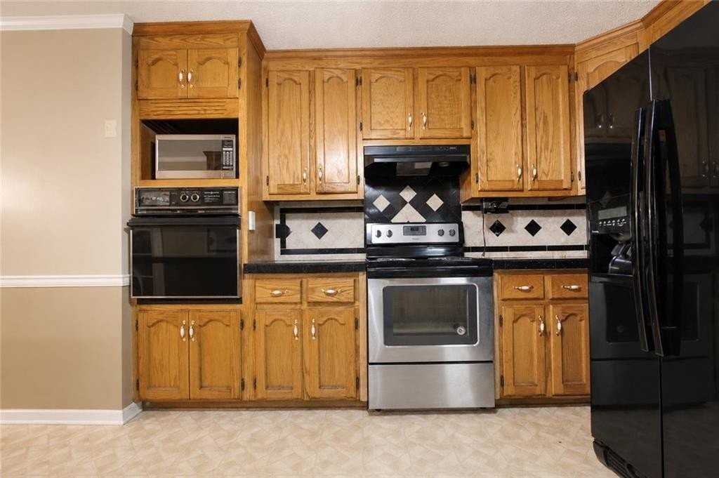 818 Springlake Rd - Photo 6 of 50
