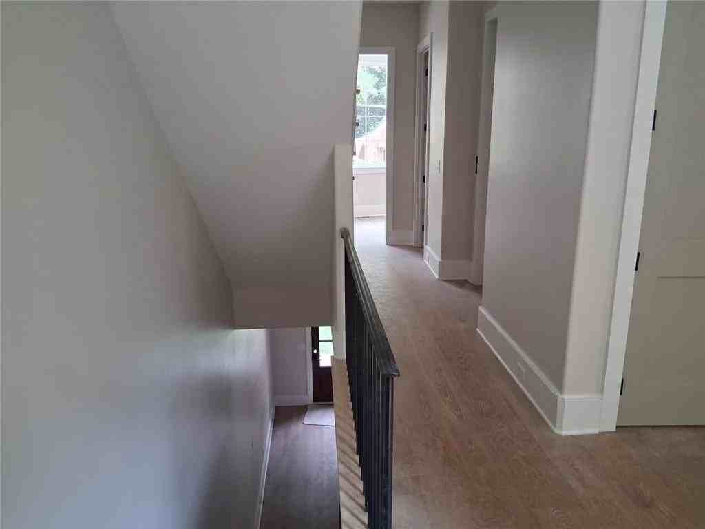 3525 Kingsboro Rd Ne - Photo 7 of 16