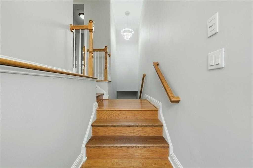 319 Creekbank Way Se - Photo 3 of 37