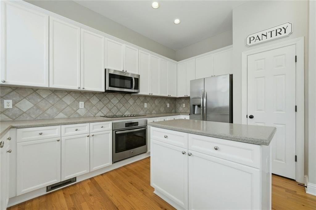319 Creekbank Way Se - Photo 6 of 37