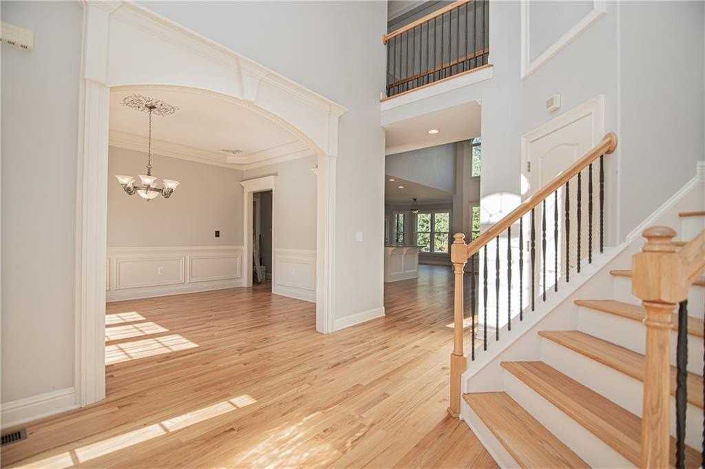 4012 Erin Dr - Photo 5 of 50