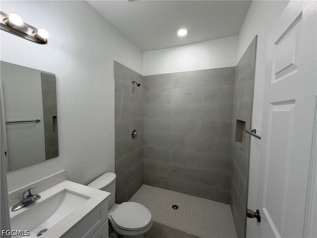 1092 Norton Ave S - Photo 5 of 9