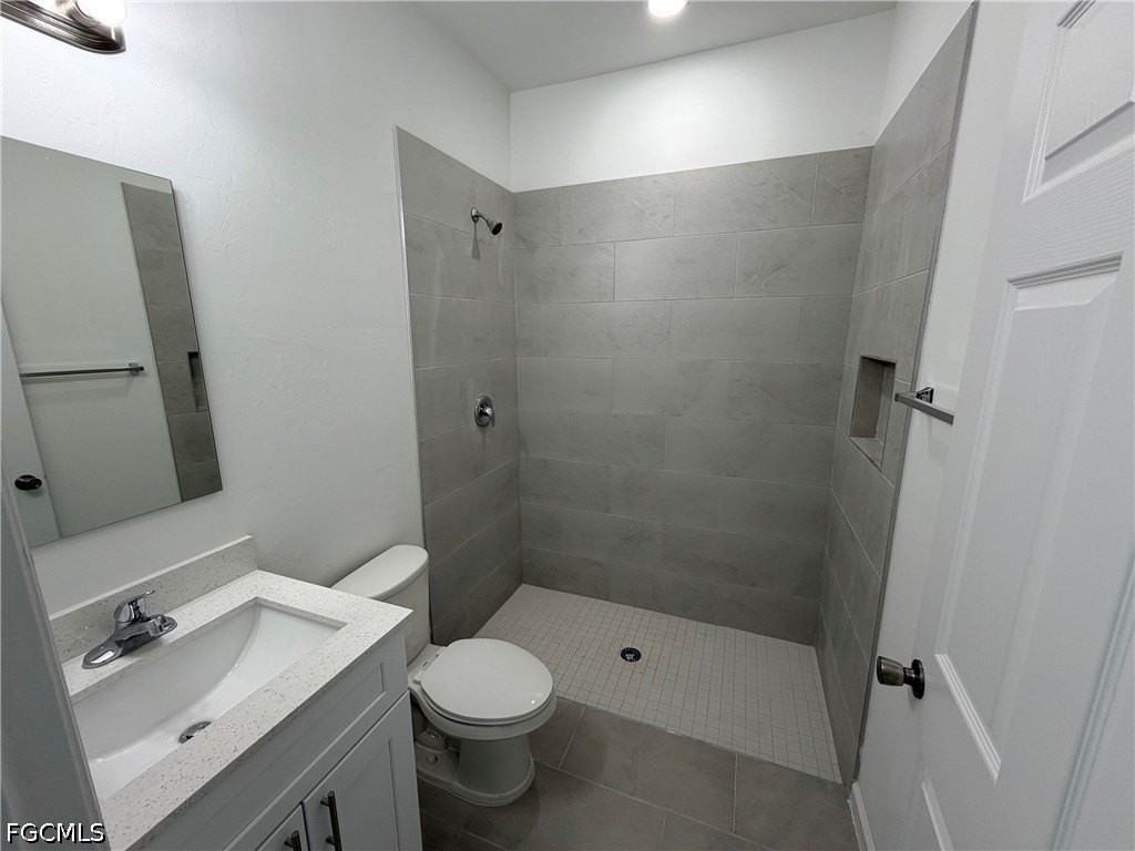 1092 Norton Ave S - Photo 6 of 9