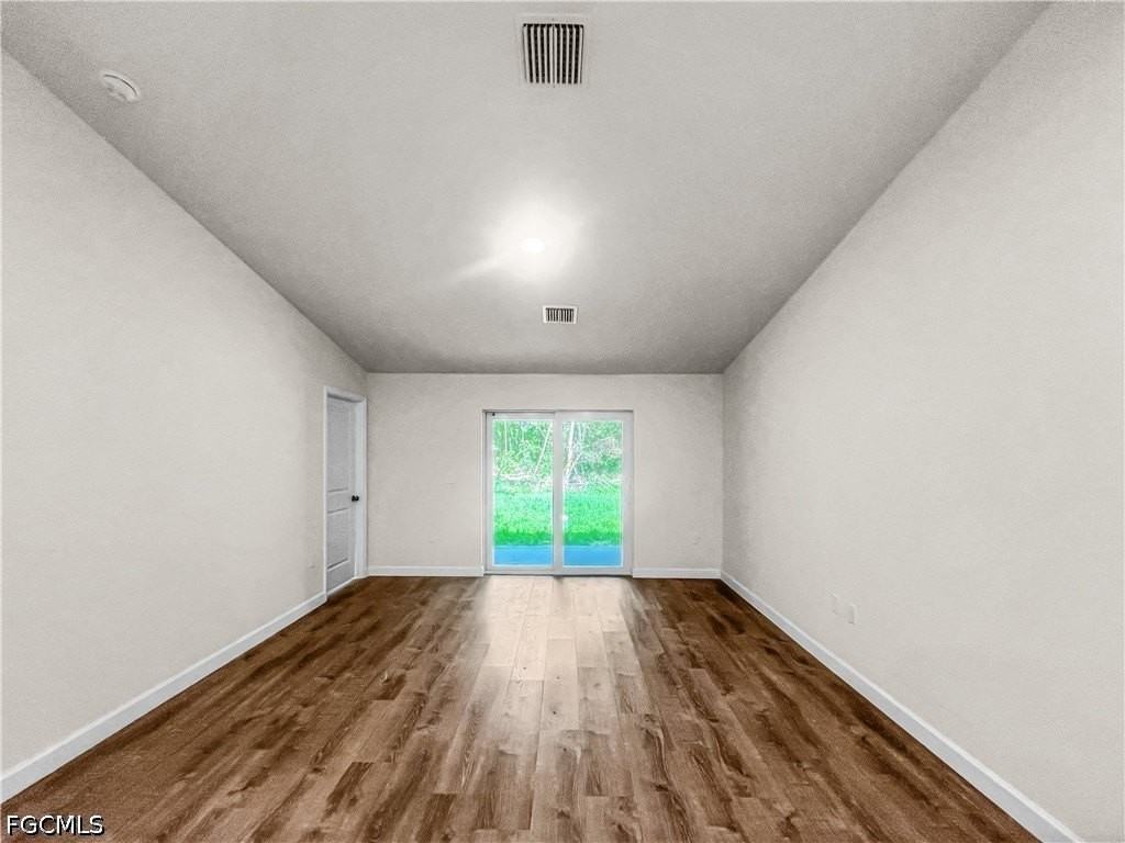 745 Harry Ave S - Photo 7 of 43