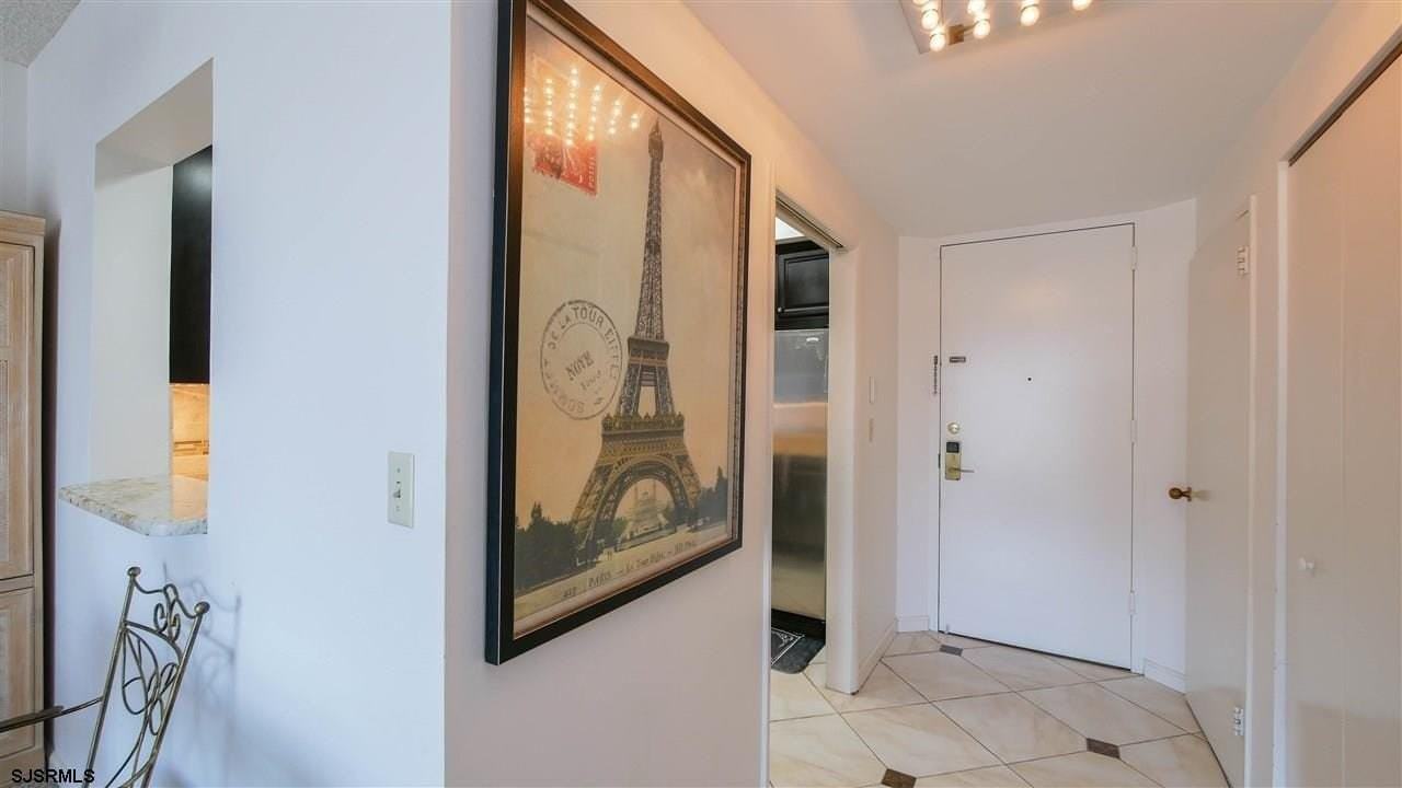 3101 Boardwalk - Photo 5 of 23