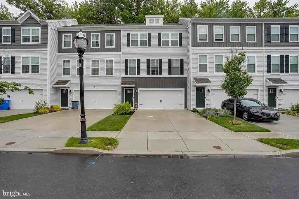 104 Levis Dr - Photo 2 of 27