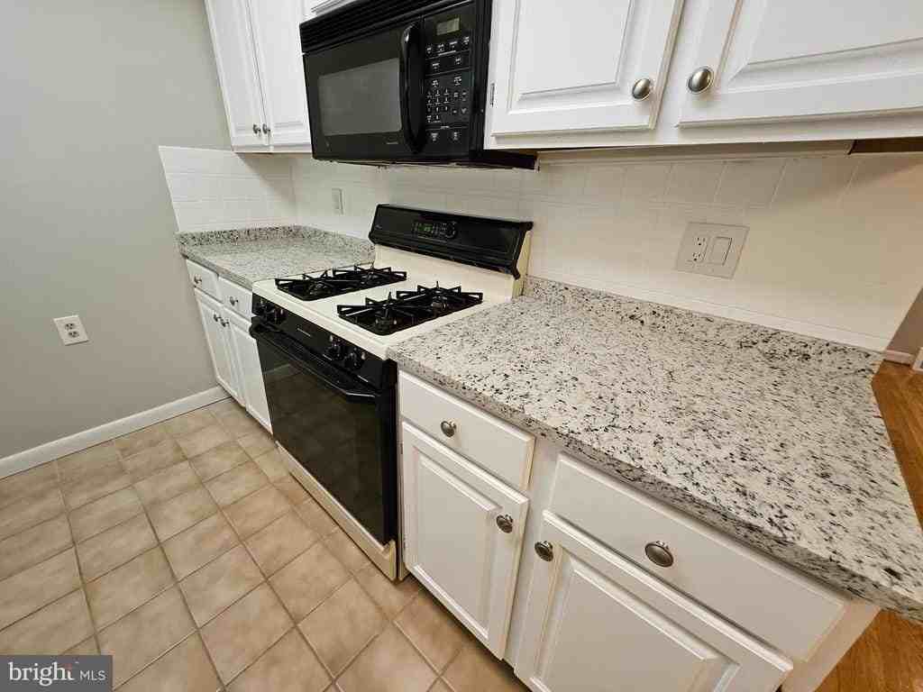 200 N Wayne Ave - Photo 4 of 26
