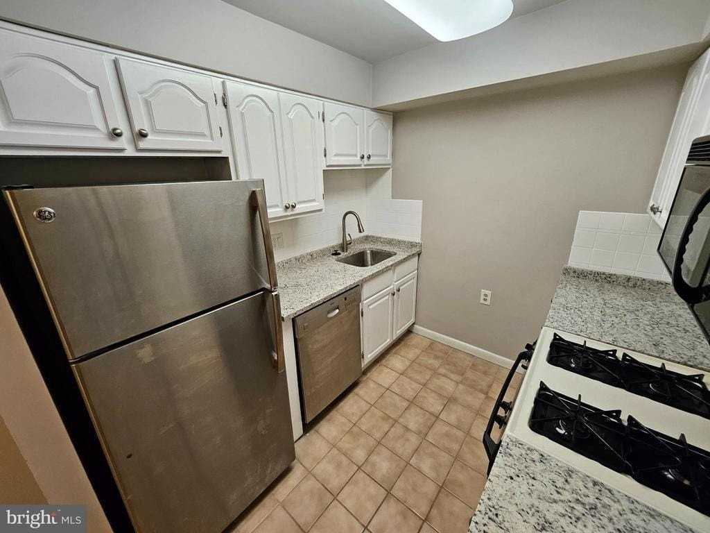200 N Wayne Ave - Photo 6 of 26