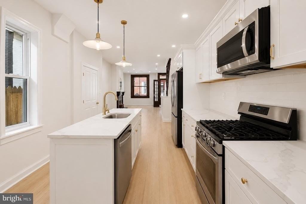 1519 N Dover St - Photo 2 of 24