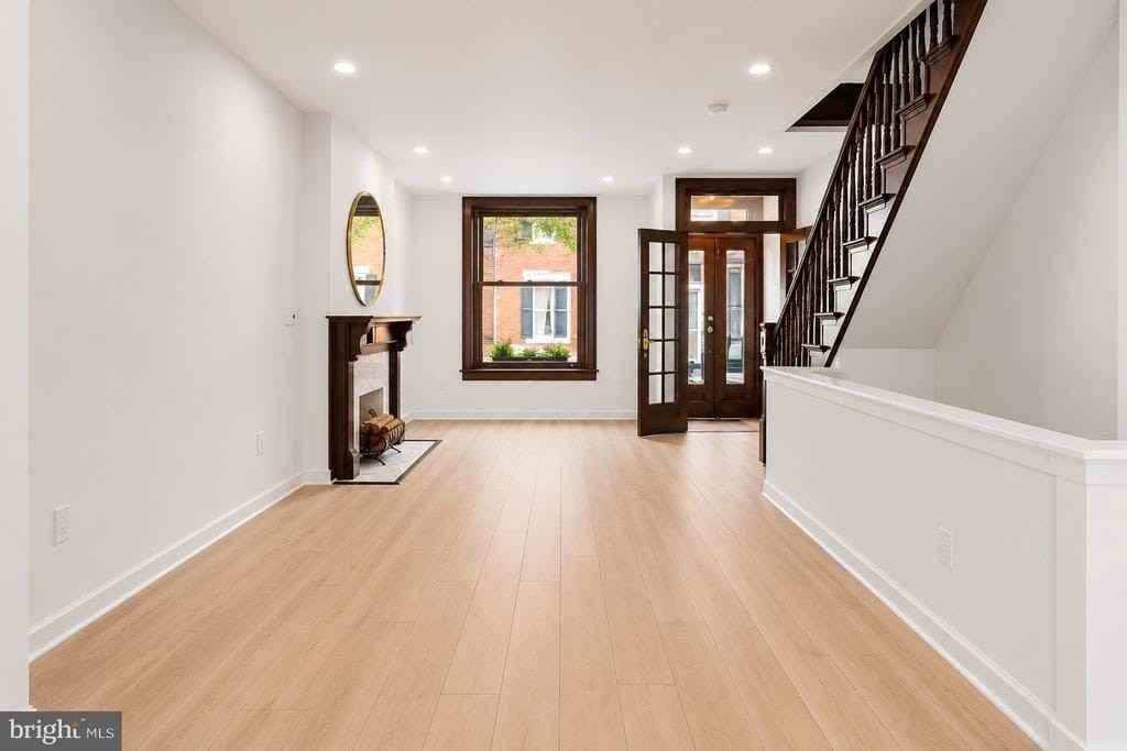 1519 N Dover St - Photo 4 of 24