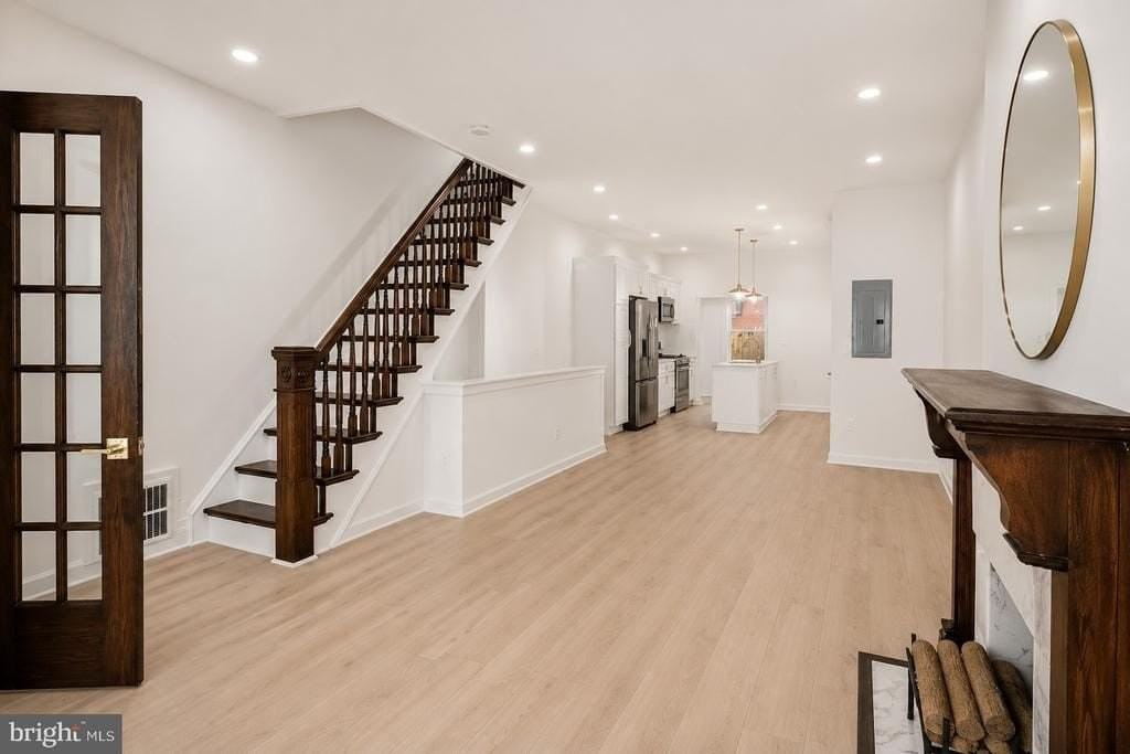 1519 N Dover St - Photo 5 of 24