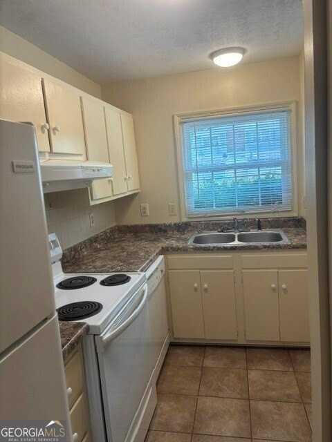 180 Chalfont Ln #4 - Photo 2 of 10