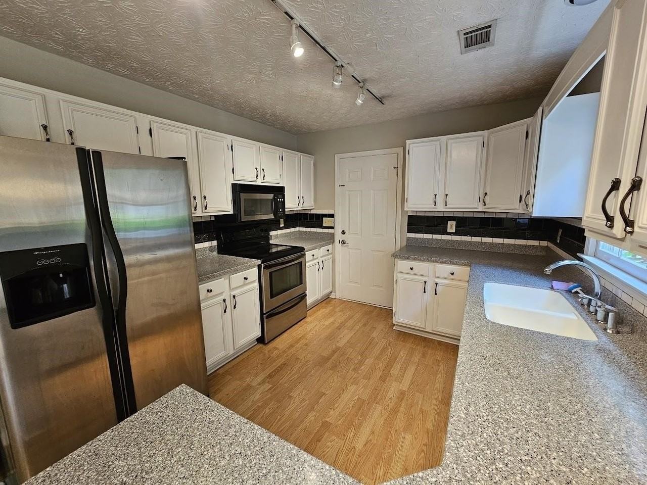 700 Cirrus Ct - Photo 6 of 26