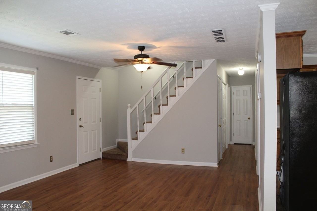 1870 Rose Garden Ln - Photo 3 of 25