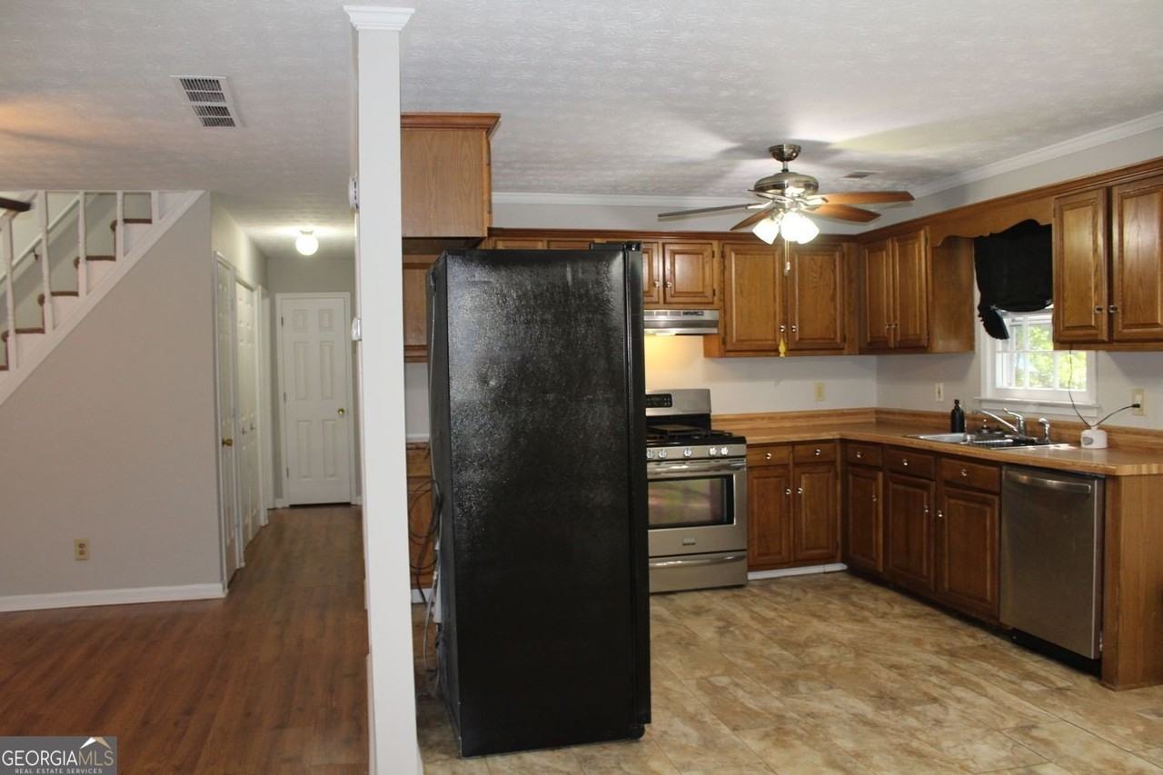 1870 Rose Garden Ln - Photo 4 of 25