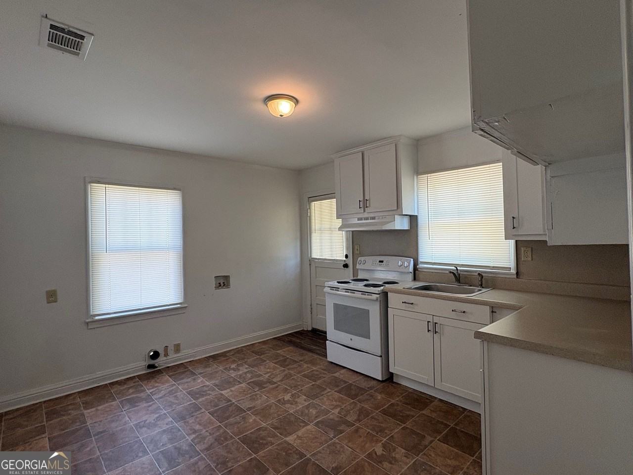 13 Cone Cres - Photo 3 of 8