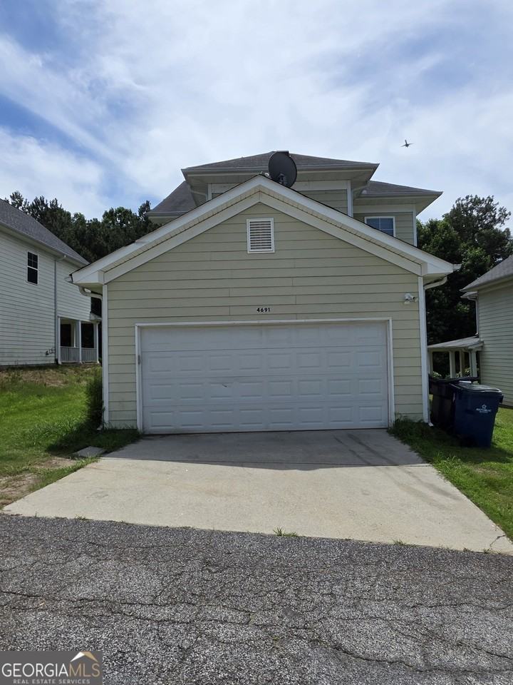 4691 Highpoint Ln - Photo 4 of 22