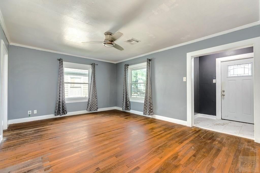 405 13th Ave N - Photo 2 of 20