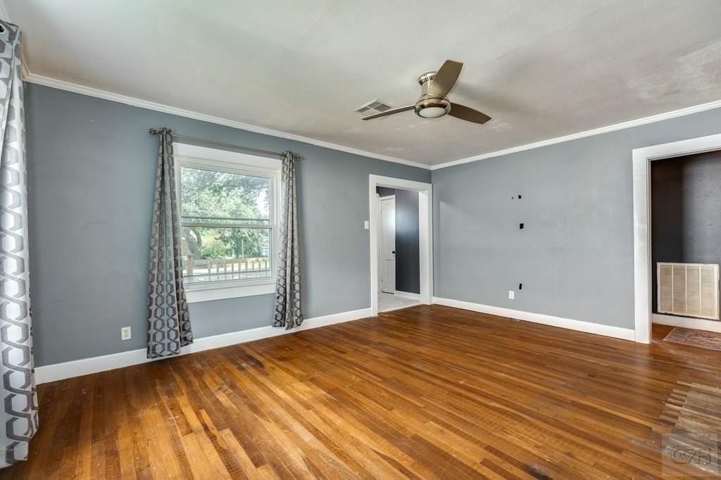 405 13th Ave N - Photo 4 of 20