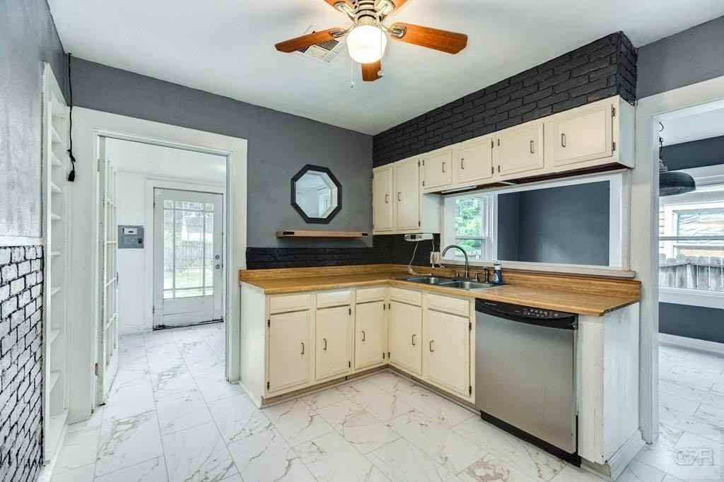 405 13th Ave N - Photo 7 of 20