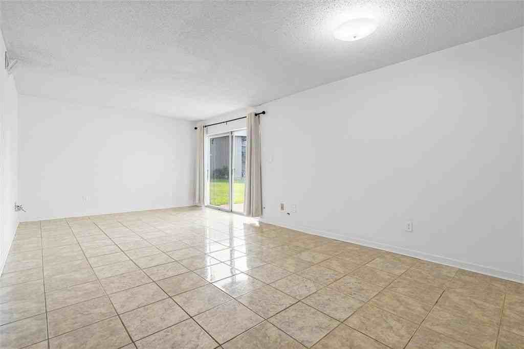 119 Riverbend Dr #119 - Photo 4 of 24