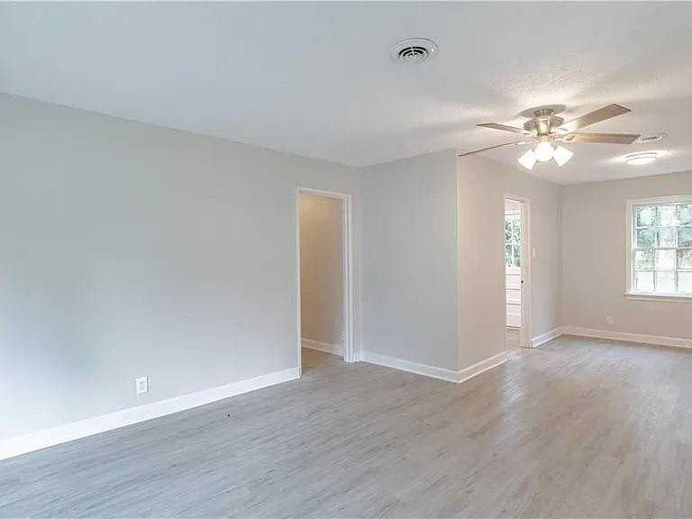 2403 S Octavia Dr - Photo 3 of 9