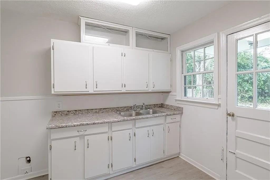 2403 S Octavia Dr - Photo 6 of 9
