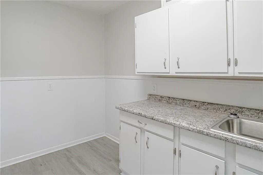 2403 S Octavia Dr - Photo 7 of 9