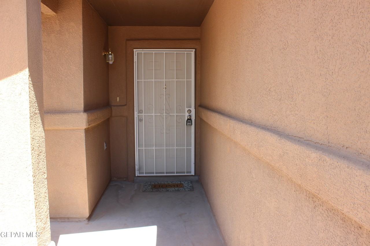 13978 Vaquero Rock Dr - Photo 4 of 34