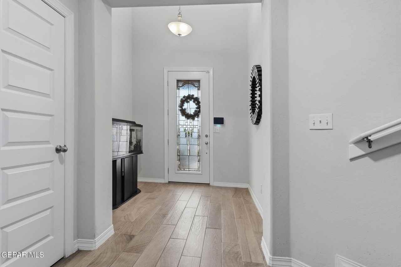 917 Airship Pl - Photo 6 of 41