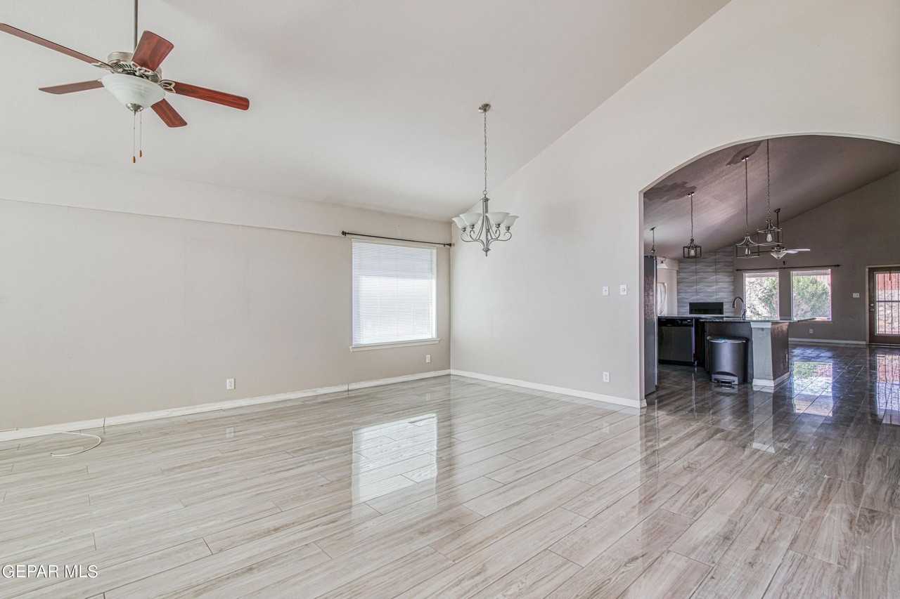 12215 Stansbury Dr - Photo 2 of 14