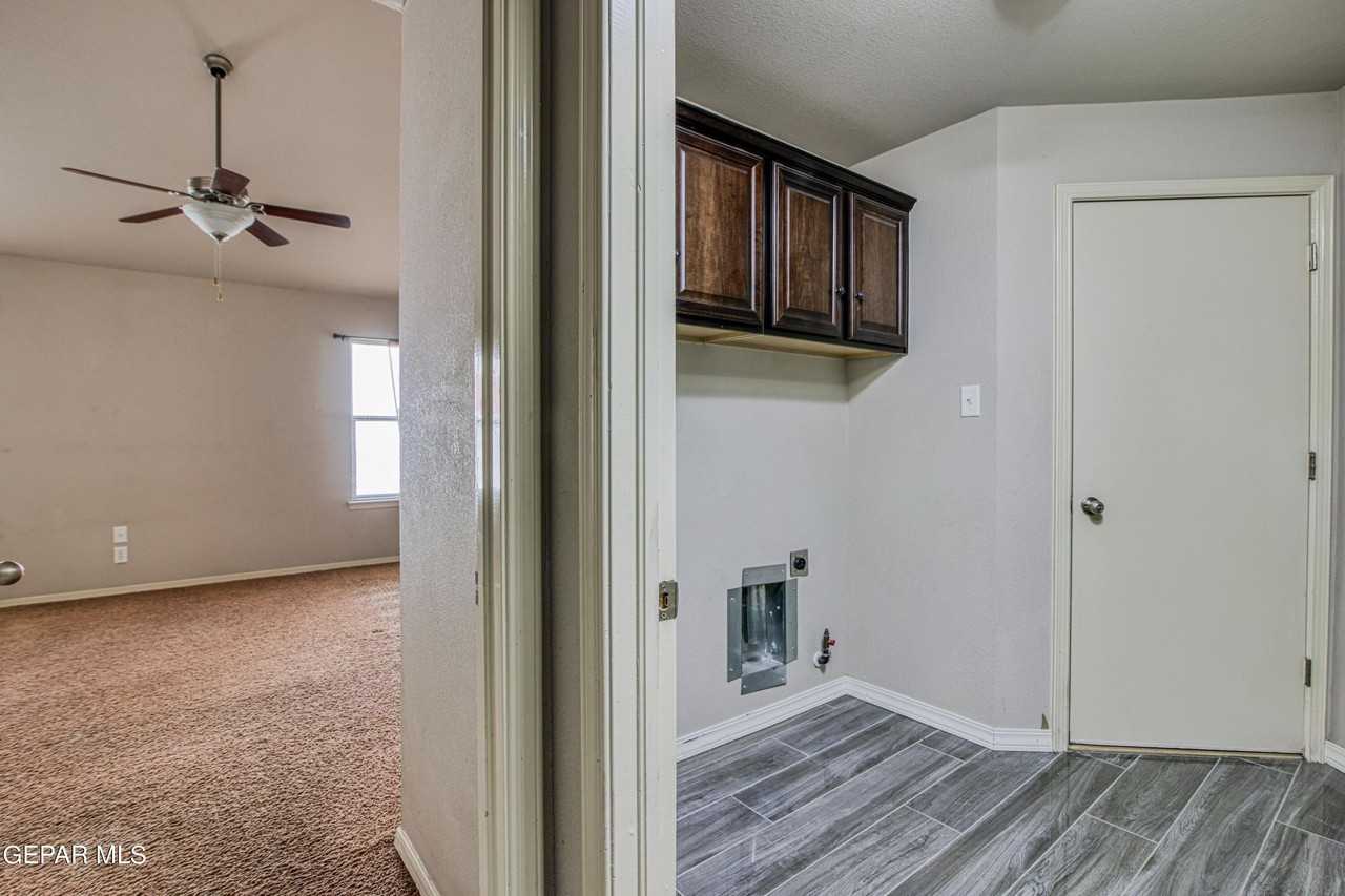 12215 Stansbury Dr - Photo 5 of 14