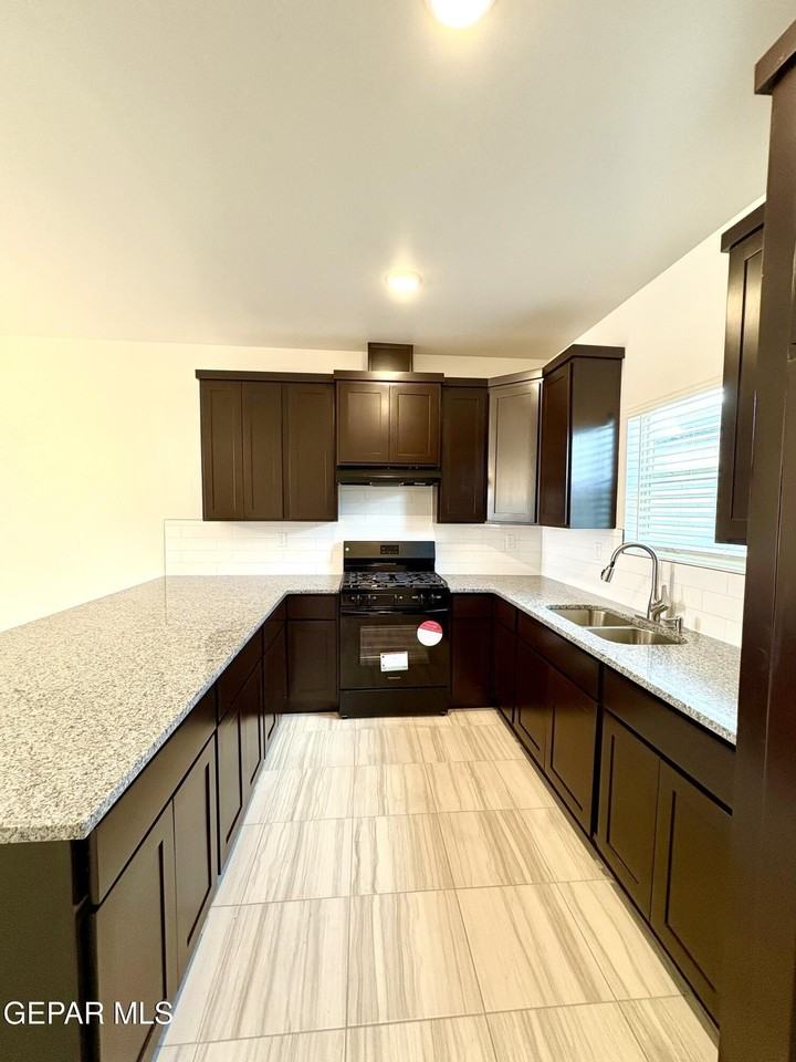 8912 Norton St #C - Photo 5 of 8