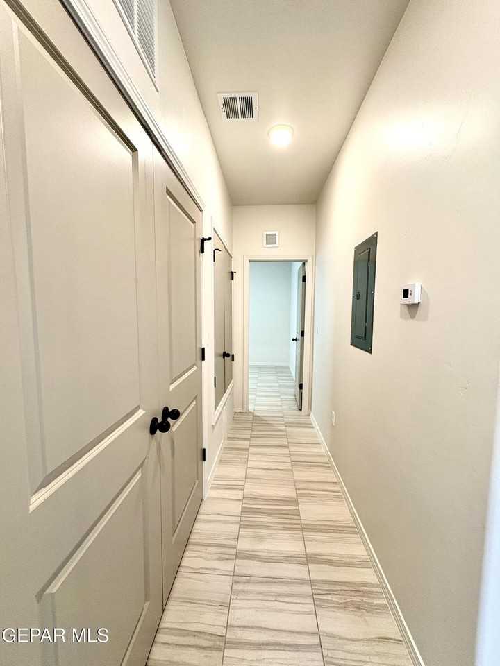 8912 Norton St #C - Photo 6 of 8