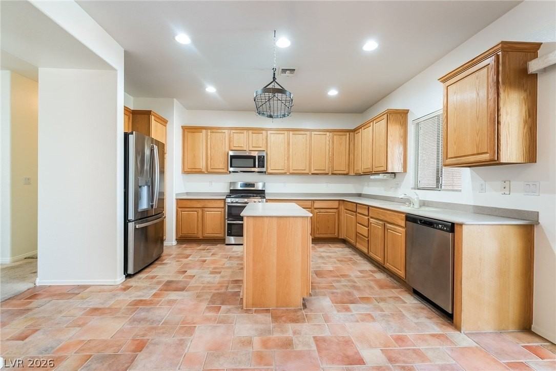 1802 Cypress Bay Ave - Photo 4 of 22