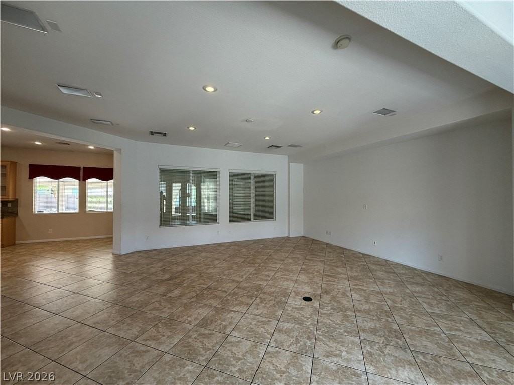 7185 Windy Peak Ct - Photo 5 of 35