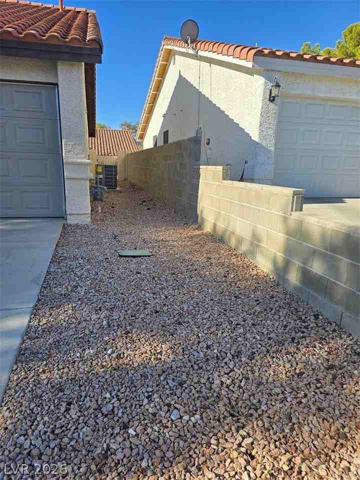 8641 Toscana Ln - Photo 2 of 28