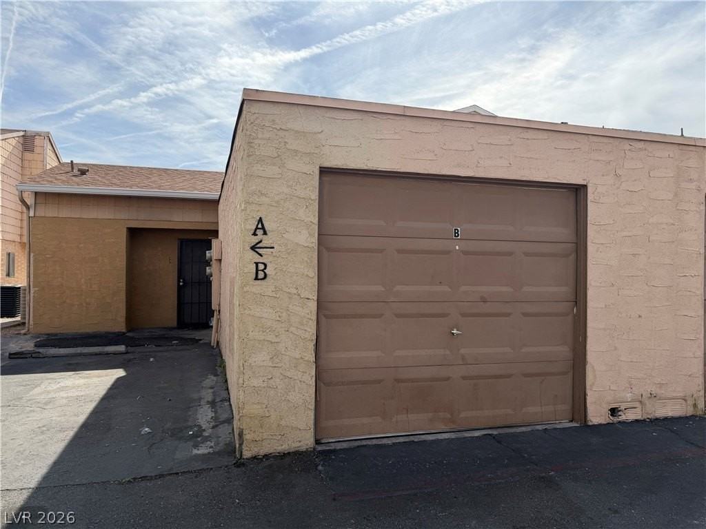 5206 Golden Ln #B - Photo 2 of 26