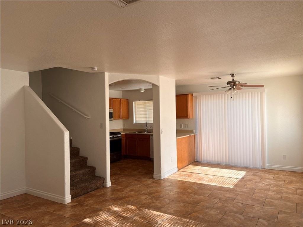 3391 Sparrow Heights Ave - Photo 4 of 34