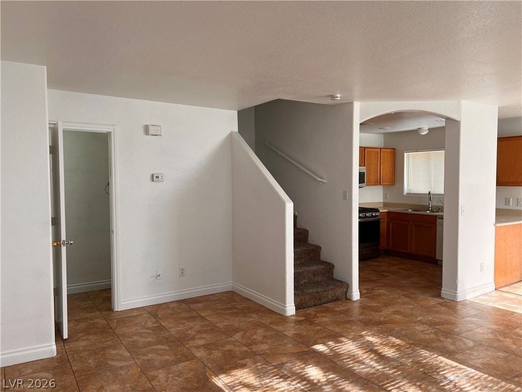 3391 Sparrow Heights Ave - Photo 5 of 34